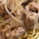 小麦粉でとろみををつけるあんかけ焼きそば